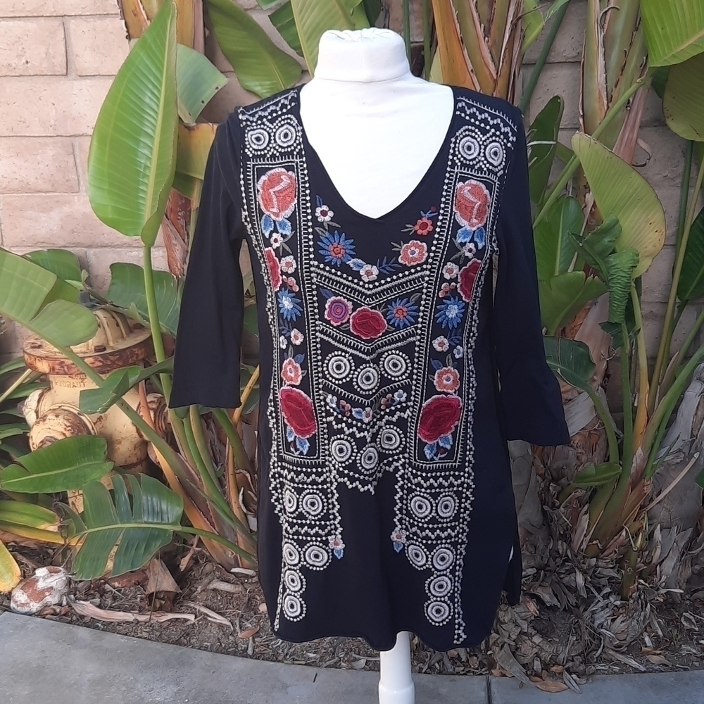 Johnny Was Black Floral Embroidered V-Neck Tunic Top Size Extra Small
